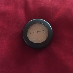 All that glitters veluxe pearl MAC eyeshadow
