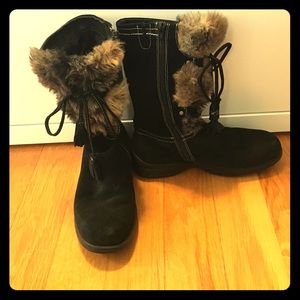 Black warm winter boots