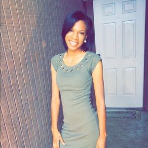 Meet your Posher, Ebony