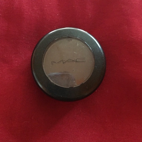 Espresso matte MAC eyeshadow