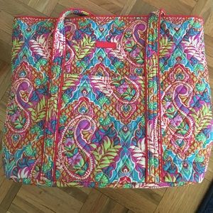Vera Bradley Vera tote 💥