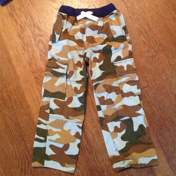 New Mini Boden Camouflage Cargo Pants. 5Y