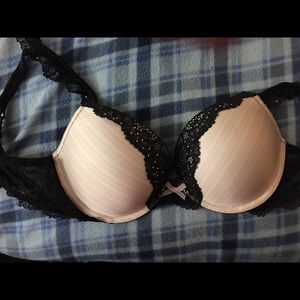 Victoria secrets 36C bra