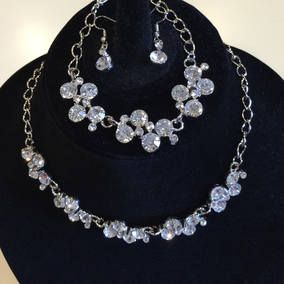 Jewelry bundle Necklace, earrings & bracelet set
