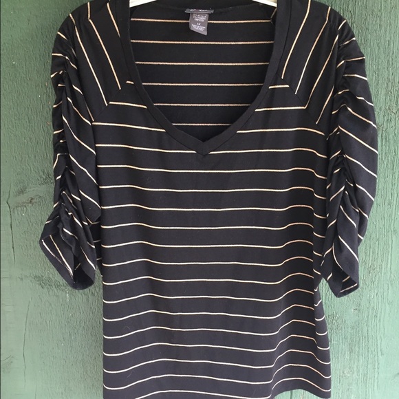 Casual black shirt with rouched sleeves