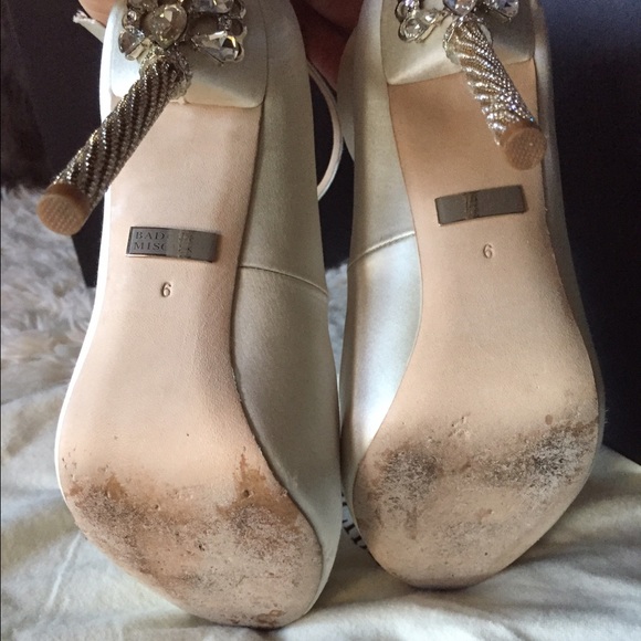Size 6 (36) Badgley Mischka Diego pumps, ivory - Picture 3 of 4