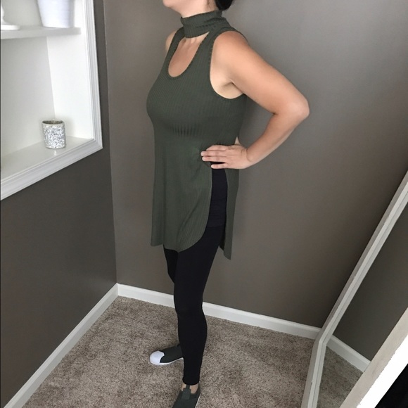 Black choker cut out neckline top - Picture 4 of 4