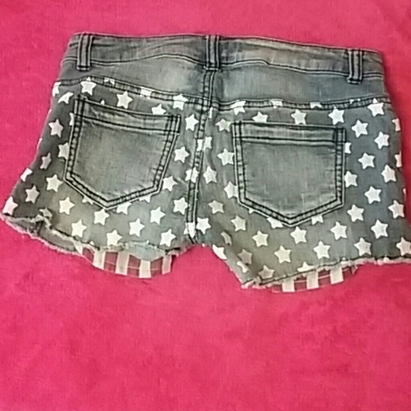 Shorts - Picture 2 of 3