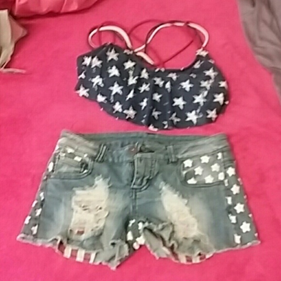 Shorts - Picture 3 of 3