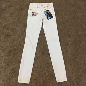 White mid rise skinny jeggings by Almost Famous.
