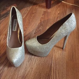 Steve Madden Dejavu Gold Glitter Heels