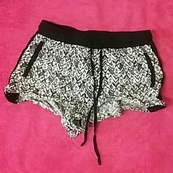 Shorts - Picture 2 of 3