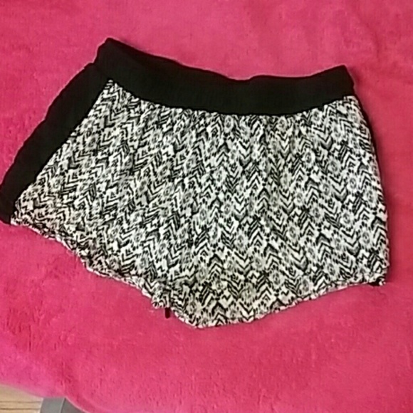 Shorts - Picture 3 of 3