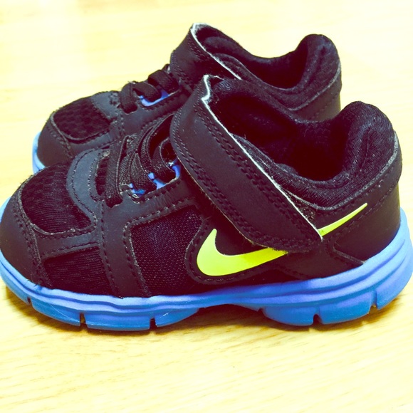 Boys Nike Shoes Size 7
