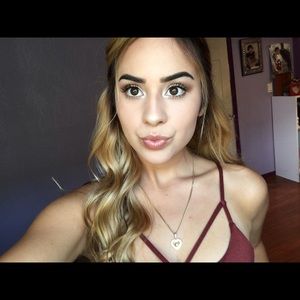 Meet your Posher, Casandra