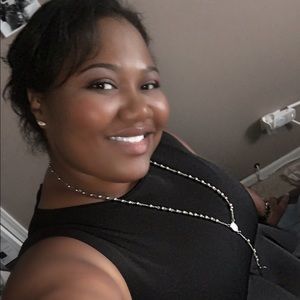 Meet your Posher, Charmeaka