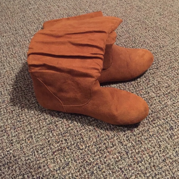 Brown boots.