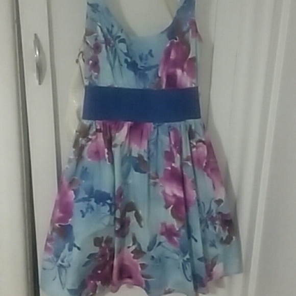 Dress - Picture 1 of 1