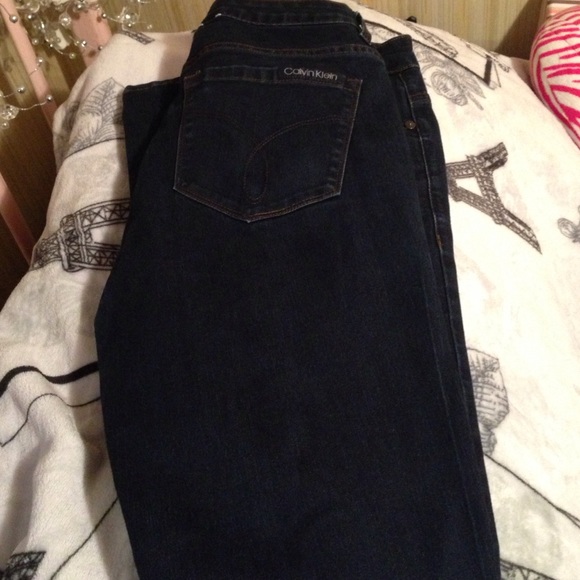 A pair of denims - Picture 2 of 3