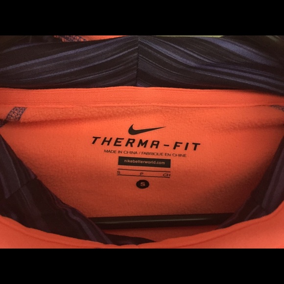 Nike Pull over - Picture 2 of 3