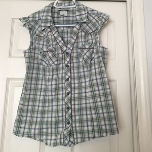 Sleeveless Columbia shirt with sun protection