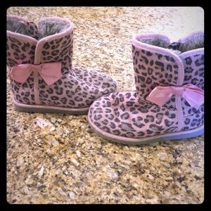 Pink and grey little girl leopard boots