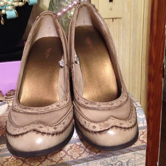 Moshino beige vintage heels - Picture 2 of 3