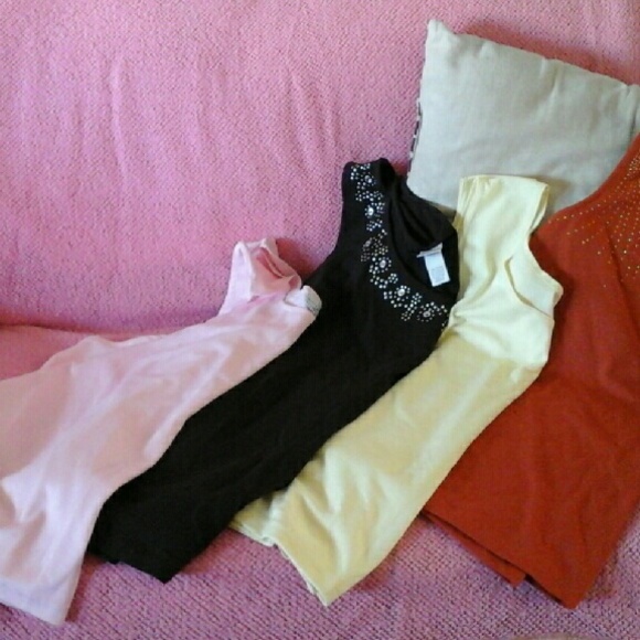 Bundle of 4 tank tops