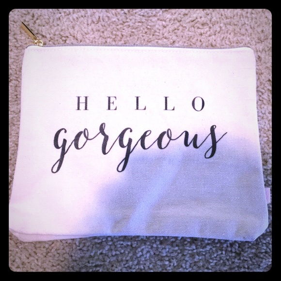 Hello gorgeous makeup bag👛