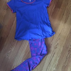 Lularoe Magenta Dandelion leggings outfit