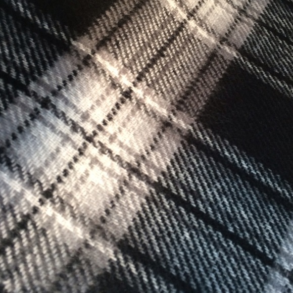 SALE!❤️Steve Madden Reversible Blanket Scarf - Picture 5 of 6