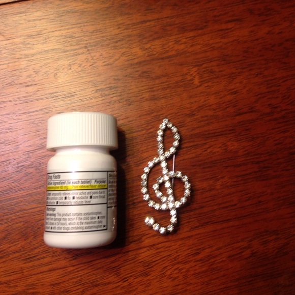 Music Note Brooch - Picture 3 of 3