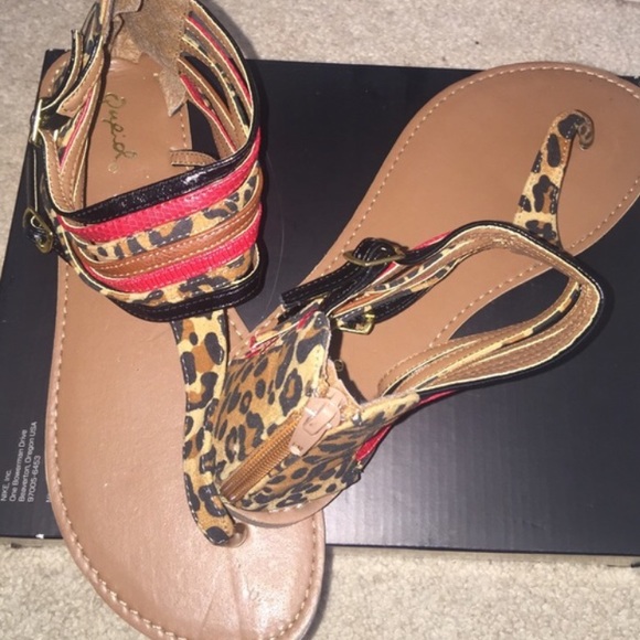 Sandals on hold for @hessieb