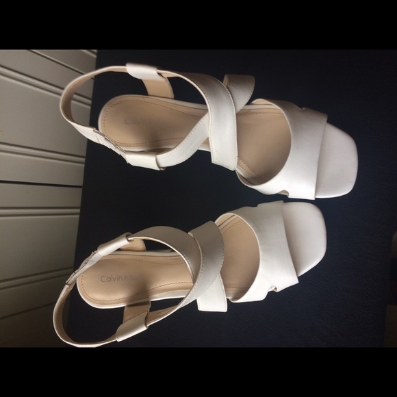 Calvin Klein white heeled sandals - Picture 3 of 3