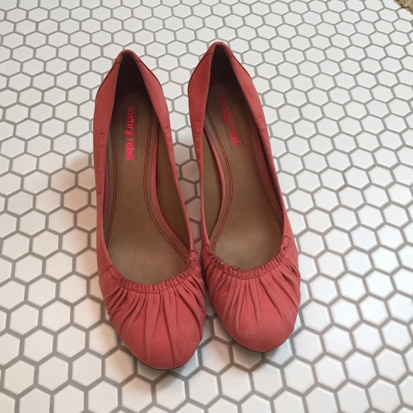 Coral heels - Picture 1 of 2