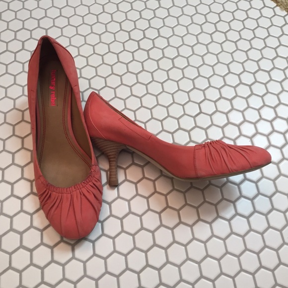 Coral heels - Picture 2 of 2