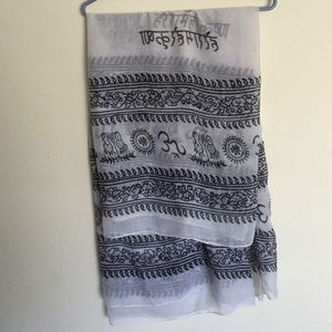 Black and white infinity scarf