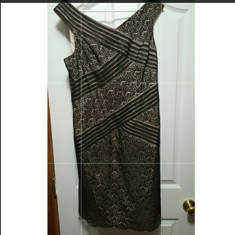 ??ONE DAY SALE??Adrian papell Lace dress