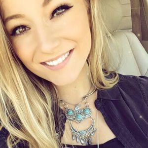 Meet your Posher, Kayla