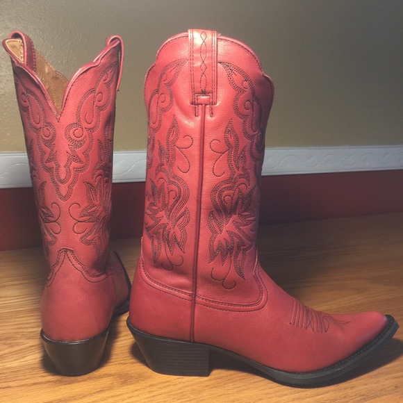 BNWOT Ariat Heritage Heeled Boot in RED! Brand new
