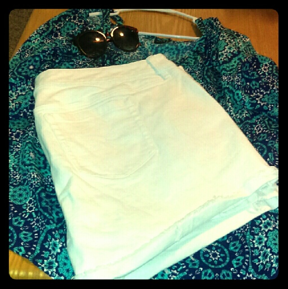 Torrid NWOT white cut off shorts