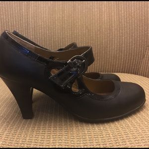 Black baby Jane pumps