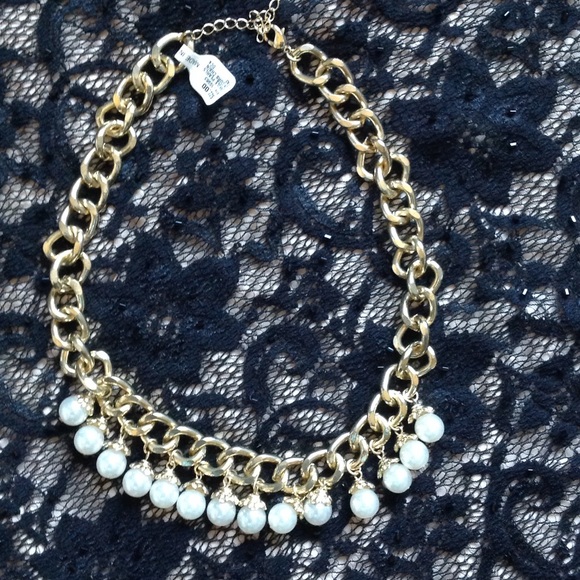 BOGO‼️Gold and dangle faux Pearl short necklace - Picture 1 of 4