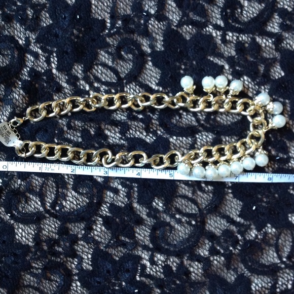 BOGO‼️Gold and dangle faux Pearl short necklace - Picture 3 of 4