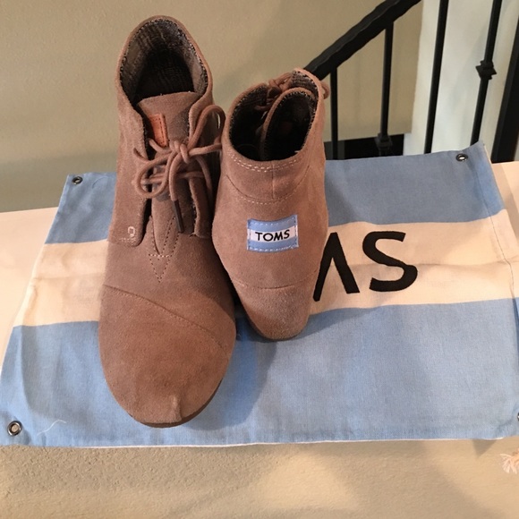 Toms booties worn 1 time size 9