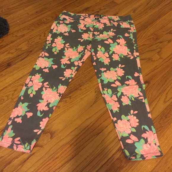 Ankle length skinny jeans