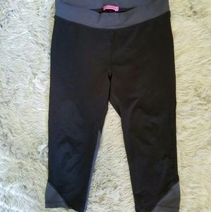 Black & Gray Maternity Cropped Yoga Leggings