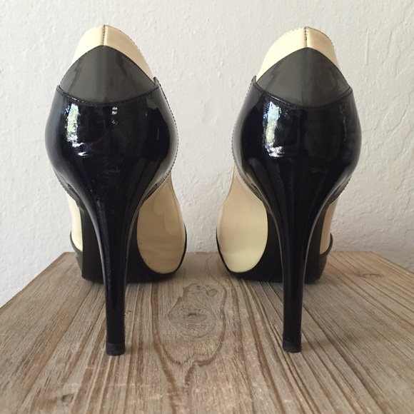 Giorgio Armani Peep Toe Pumps - Picture 2 of 4