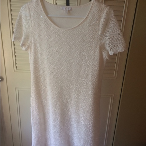 White, short sleeved dress. - Picture 1 of 4