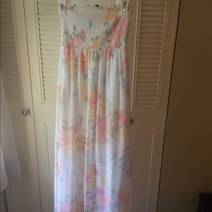 Long, sleeveless dress.